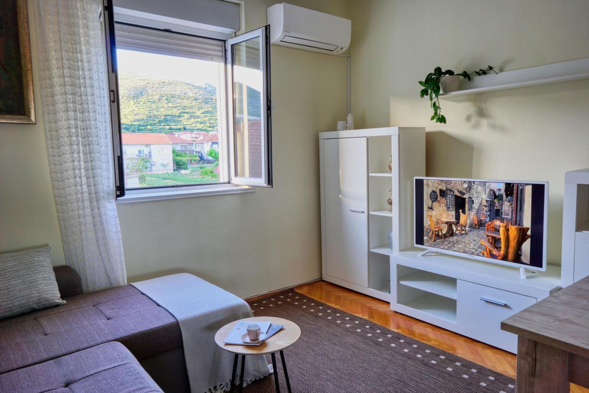 Ana 10 Min. Hoda Od Centra Trogira Apartment