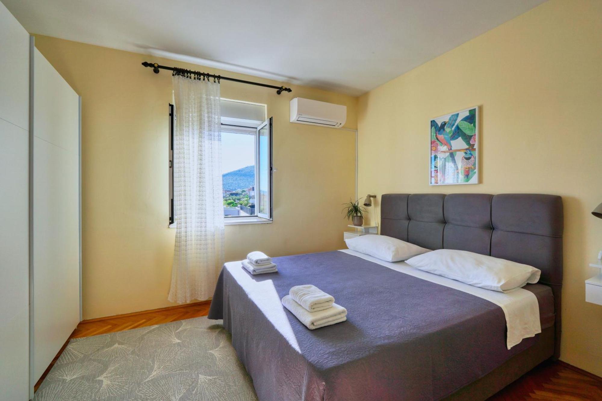 Ana 10 Min. Hoda Od Centra Trogira Apartment