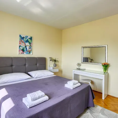 Apartmani Ana 10 Min. Hoda Od Centra Trogira Exterior photo